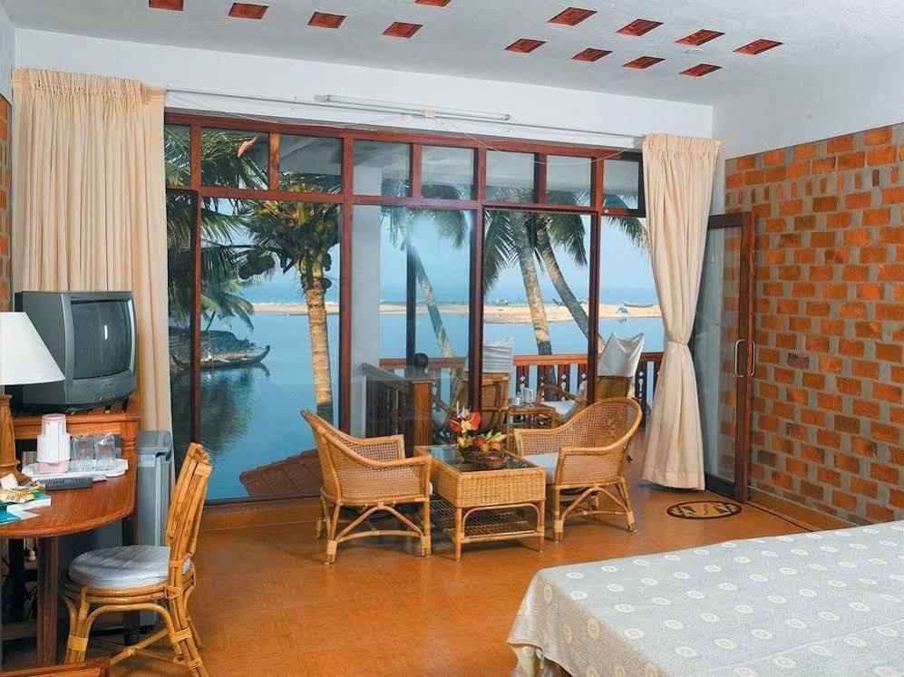 Beach And Lake Ayurvedic Resort, Kovalam Luaran gambar